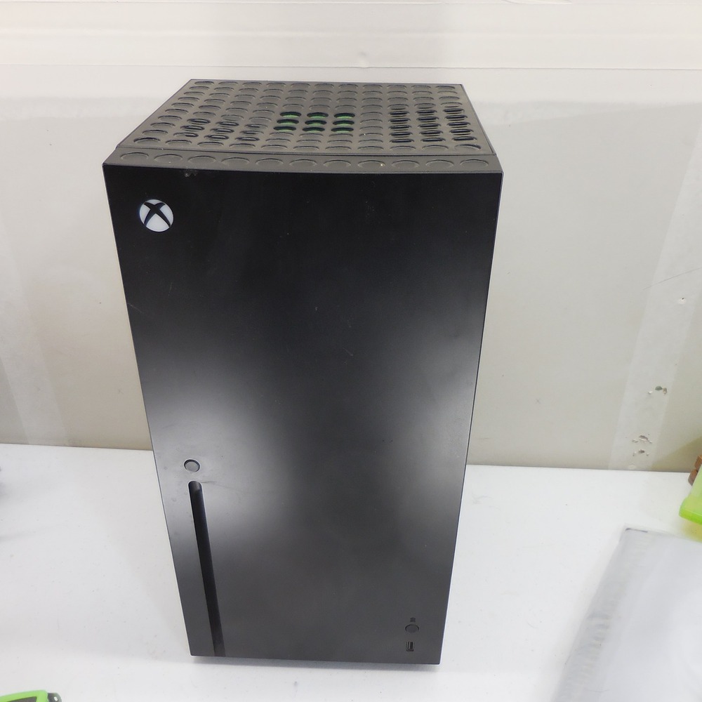 Xbox Series X Replica Mini Fridge 10L Thermoelectric Cooler Ukonic 12100 Black